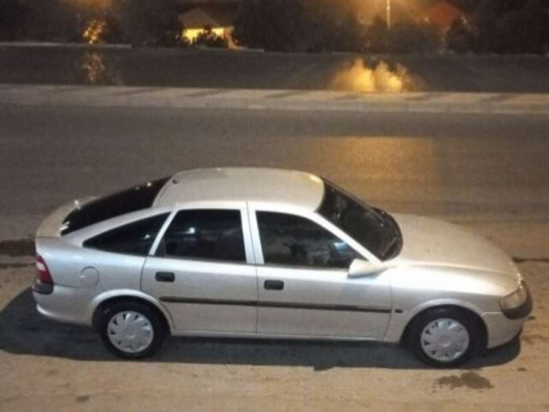 Opel Vectra, 1998 il, 1.6 L, 256 800 km