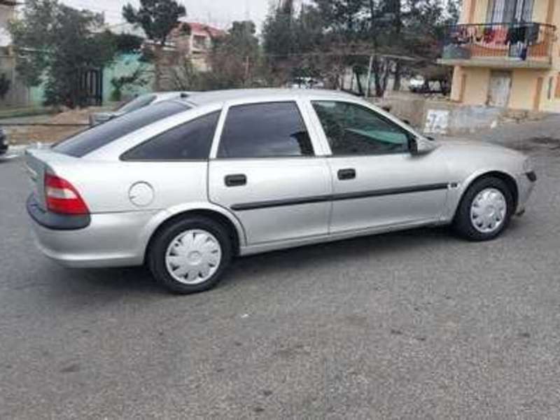 Opel Vectra, 1998 il, 1.6 L, 256 800 km