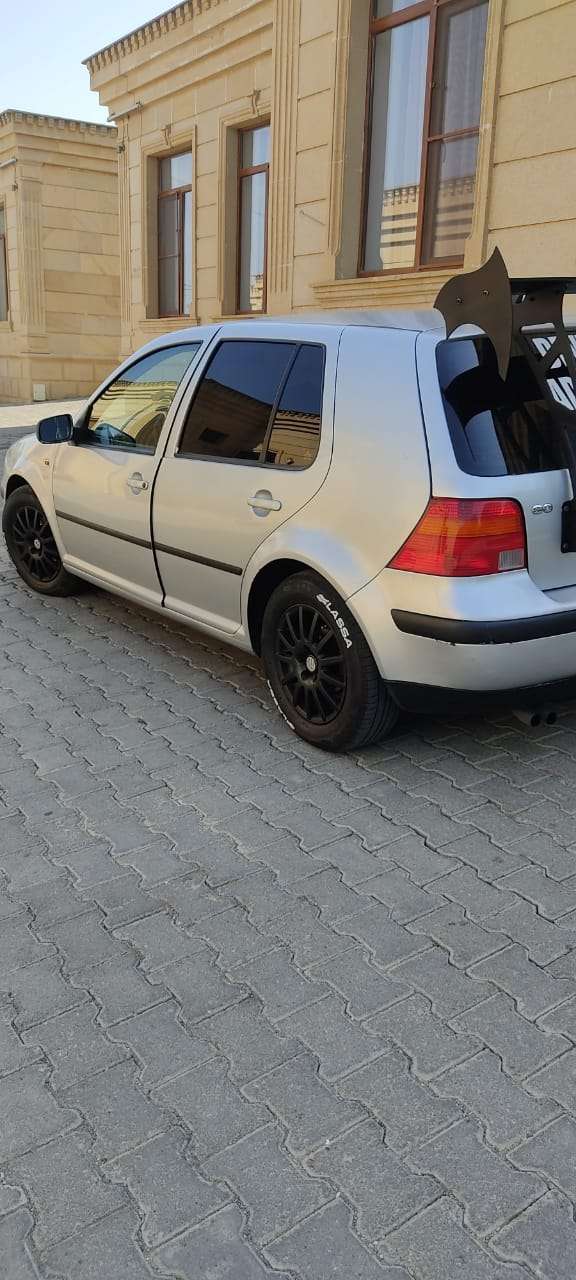 Volkswagen Golf, 2003 il, 0.2 L, 250 000 km