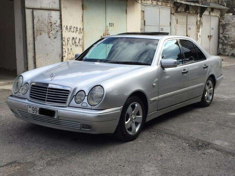 Mercedes E 240, 1998 il, 2.4 L, 212 000 km