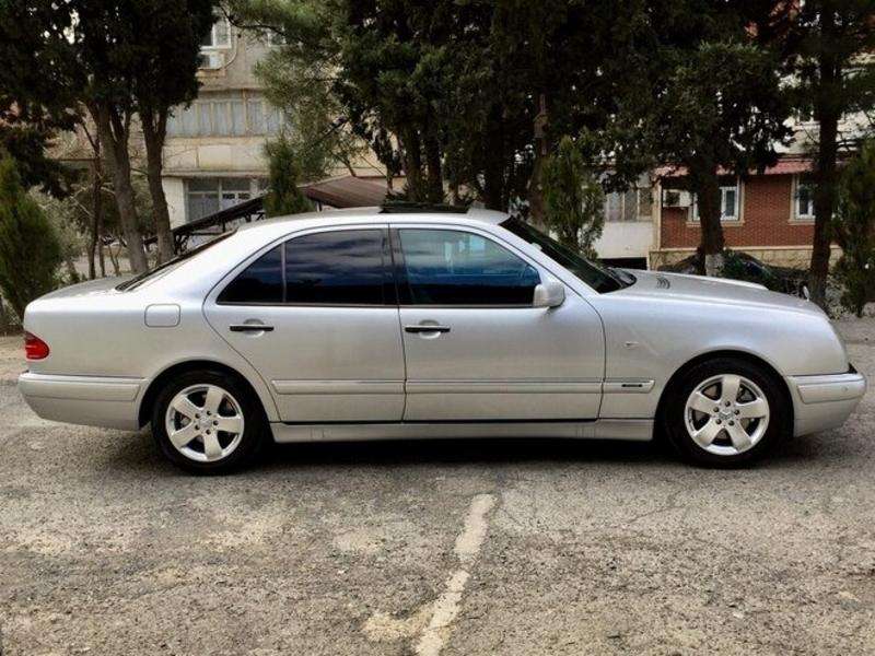 Mercedes E 240, 1998 il, 2.4 L, 212 000 km