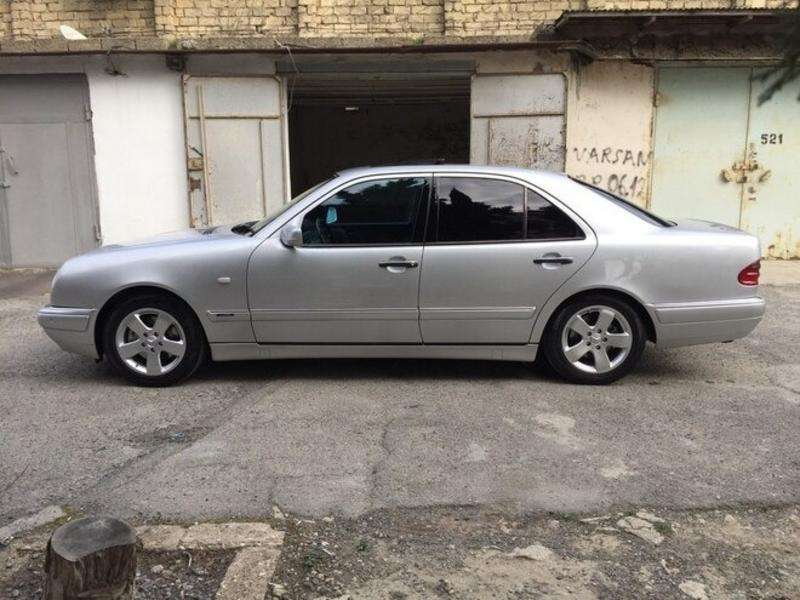 Mercedes E 240, 1998 il, 2.4 L, 212 000 km