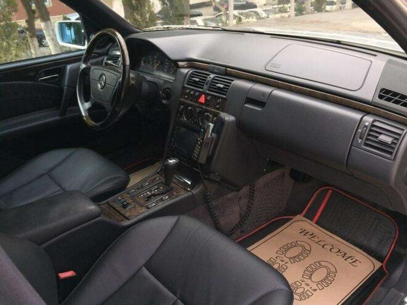 Mercedes E 240, 1998 il, 2.4 L, 212 000 km