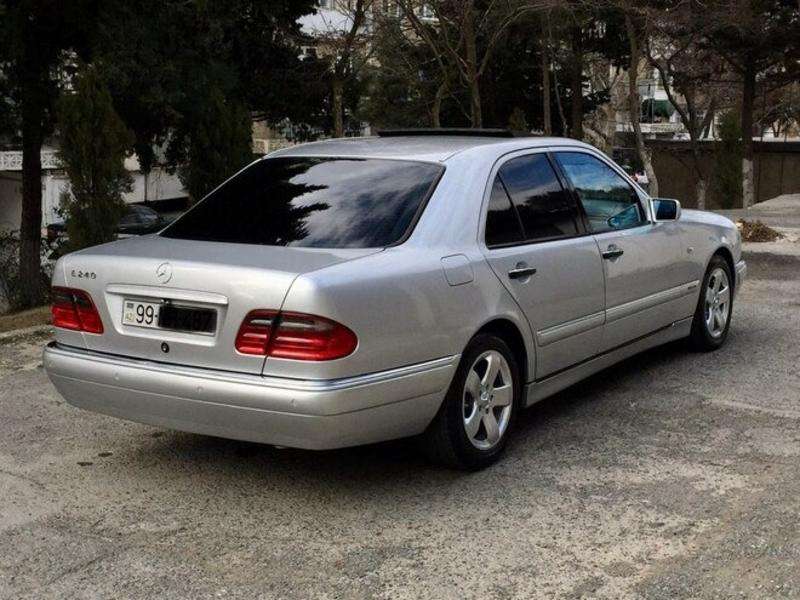 Mercedes E 240, 1998 il, 2.4 L, 212 000 km