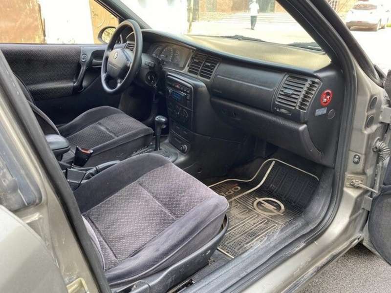 Opel Vectra, 1999 il, 2.0 L, 240 000 km
