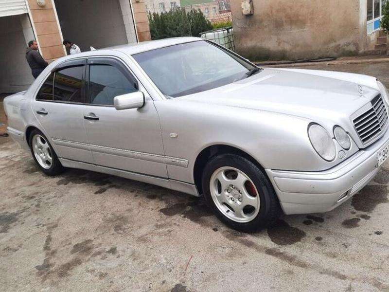 Mercedes E 240, 1998 il, 2.4 L, 510 000 km