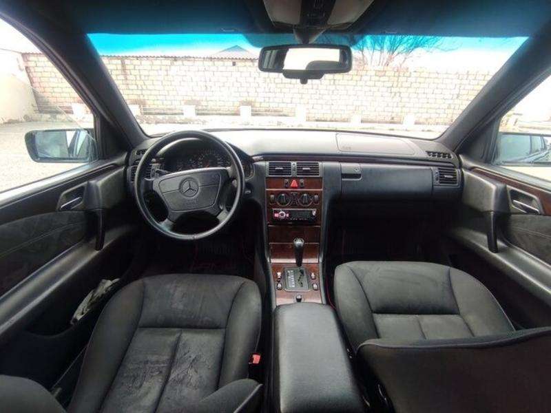 Mercedes E 200, 1996 il, 2.0 L, 378 545 km