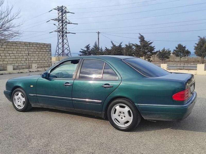 Mercedes E 200, 1996 il, 2.0 L, 378 545 km