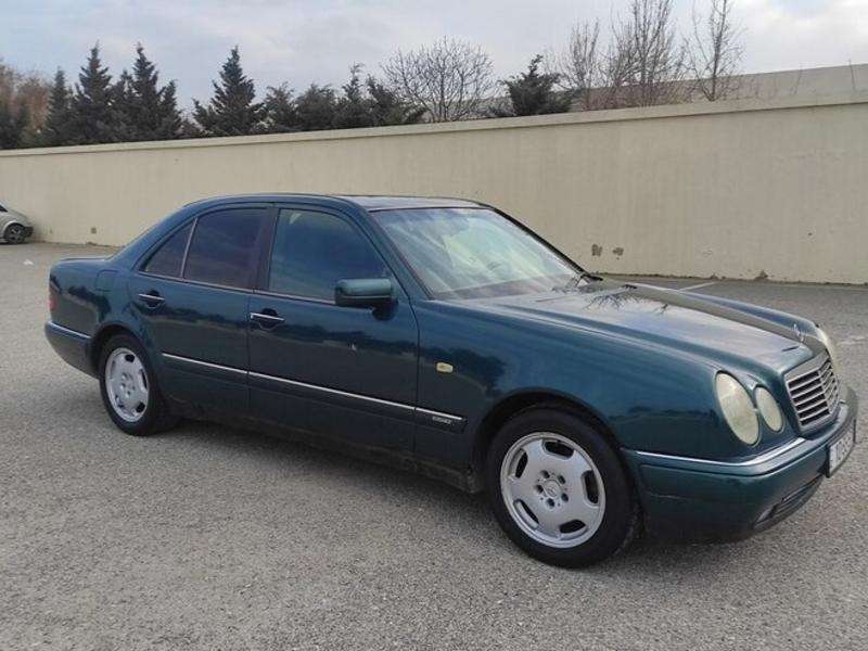 Mercedes E 200, 1996 il, 2.0 L, 378 545 km