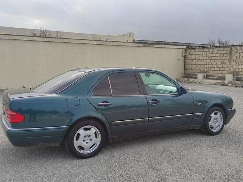 Mercedes E 200, 1996 il, 2.0 L, 378 545 km