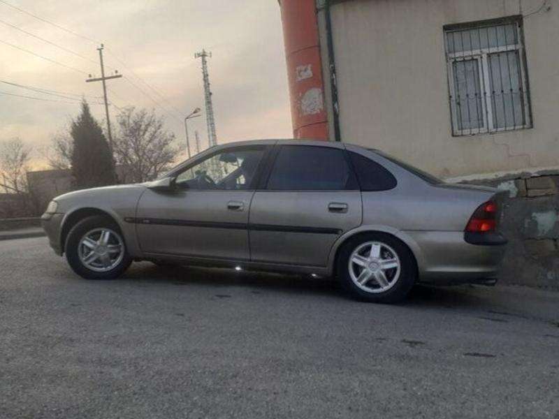 Opel Vectra, 1995 il, 2.0 L, 370 000 km
