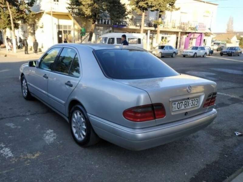 Mercedes E 200, 1996 il, 2.0 L, 395 560 km