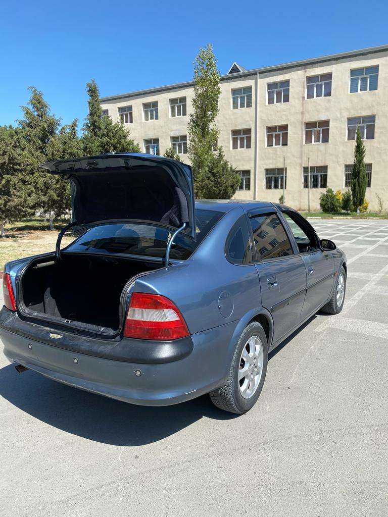 Opel Vectra, 1998 il, 0.15 L, 300 000 km