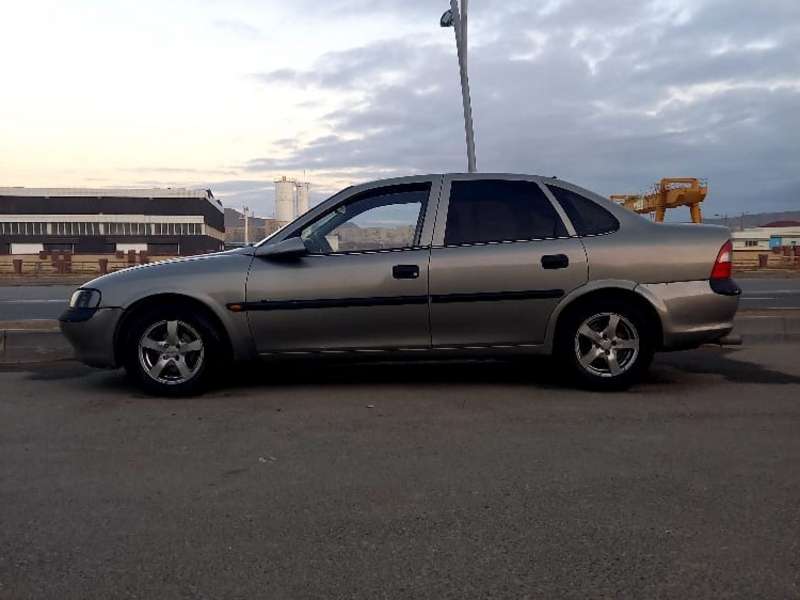 Opel Vectra, 1996 il, 1.8 L, 325 600 km