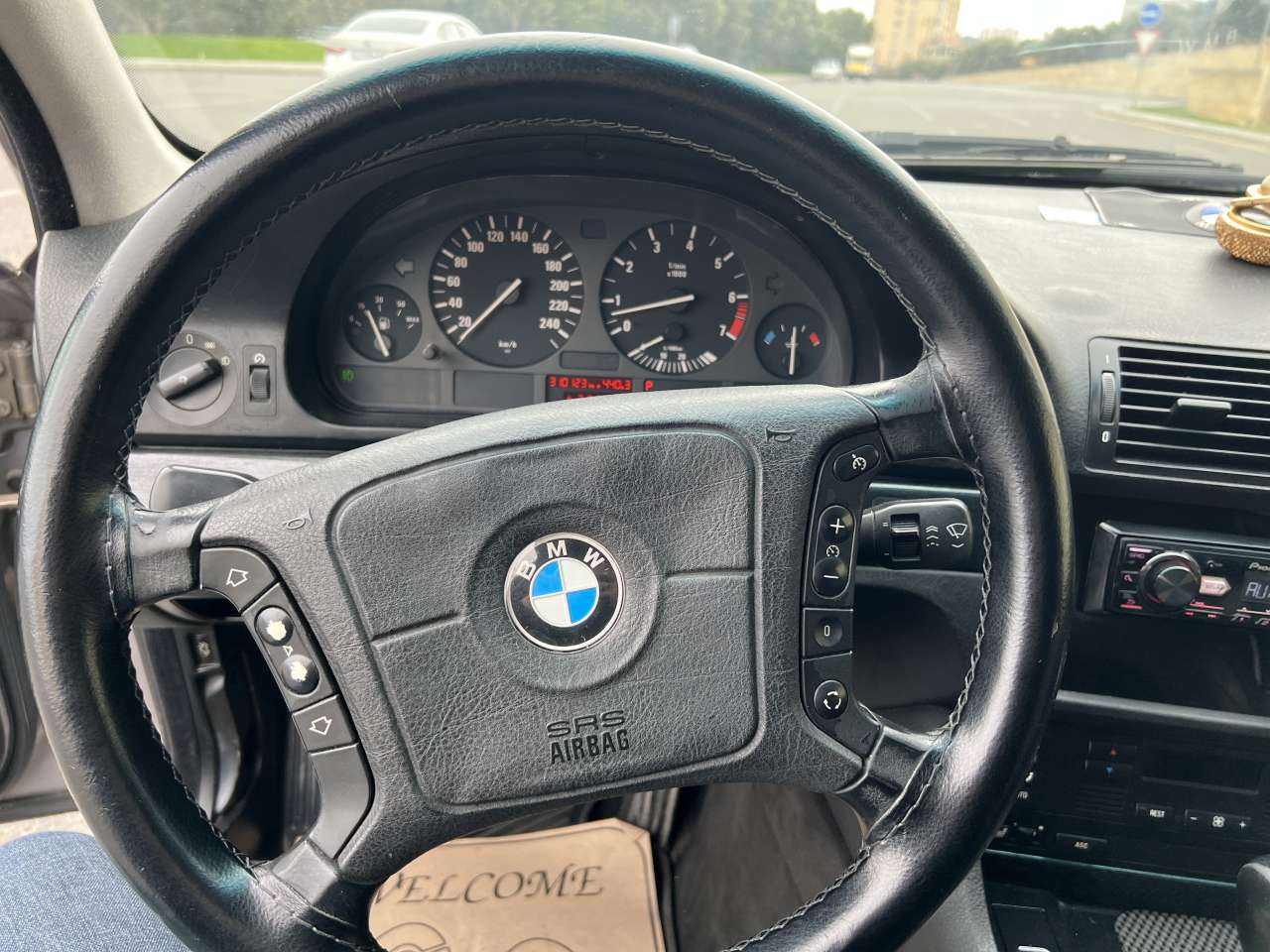 BMW 523, 1996 il, 2.5 L, 319 000 km