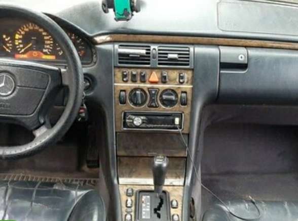 Mercedes E 280, 1996 il, 2.8 L, 150 000 km