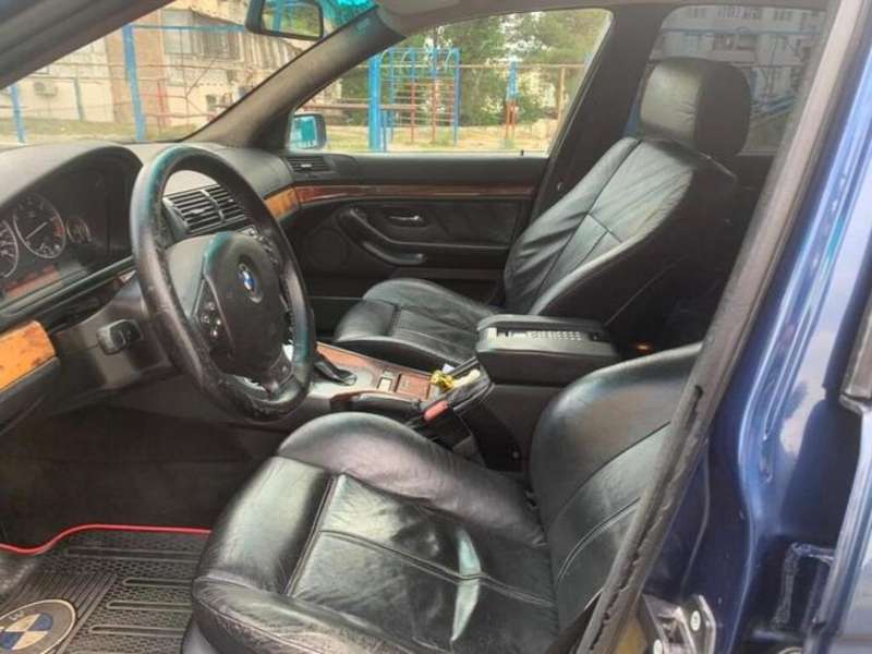 BMW 528, 1997 il, 2.8 L, 220 000 km