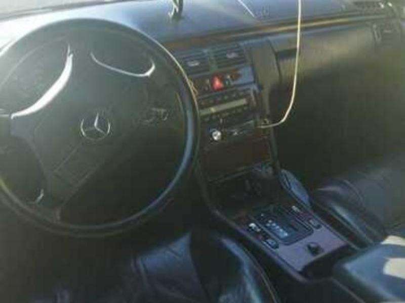 Mercedes E 230, 1995 il, 2.3 L, 467 000 km