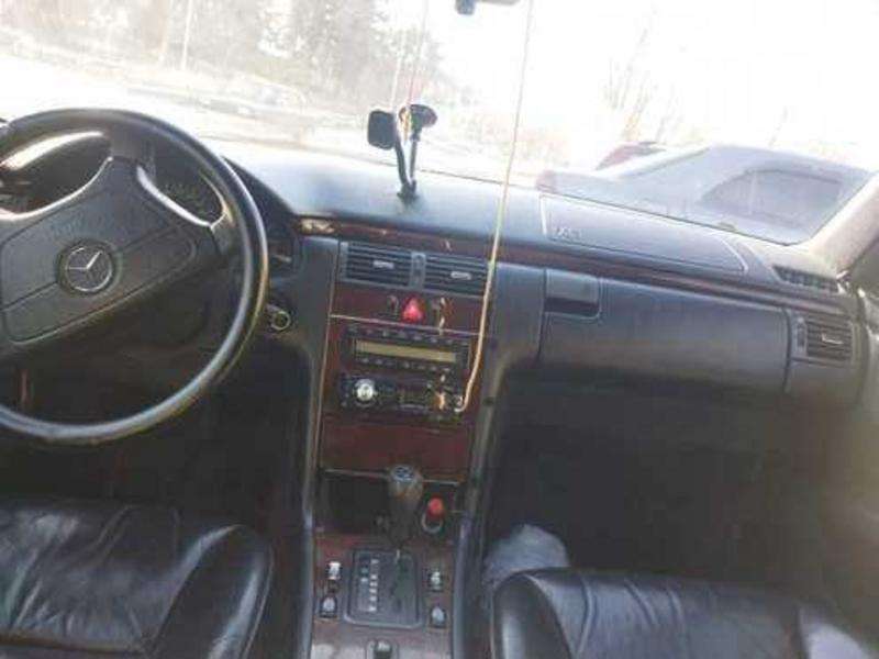 Mercedes E 230, 1995 il, 2.3 L, 467 000 km