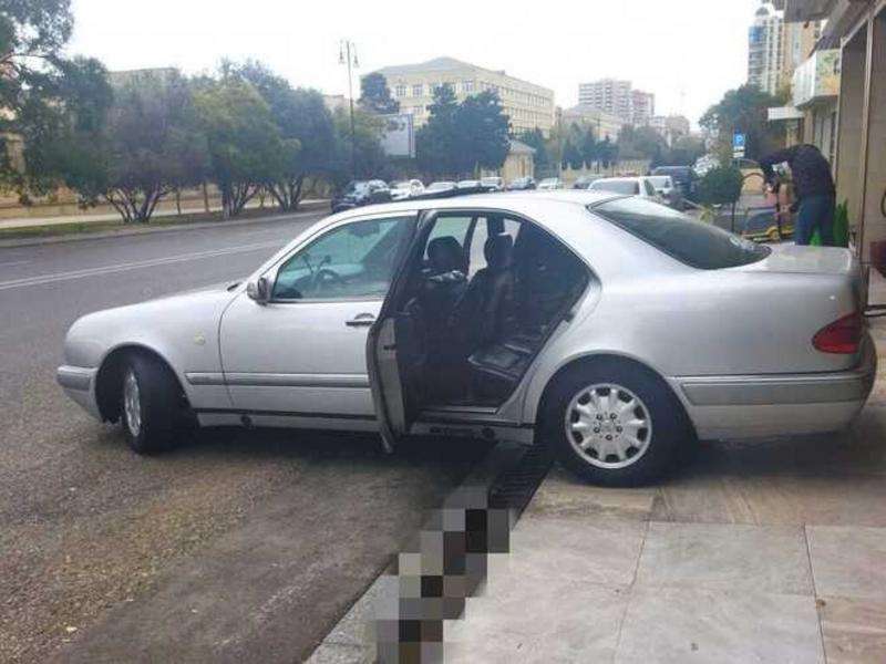 Mercedes E 230, 1995 il, 2.3 L, 467 000 km
