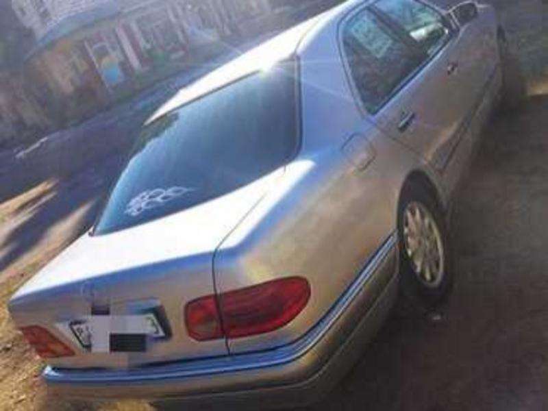 Mercedes E 230, 1995 il, 2.3 L, 467 000 km