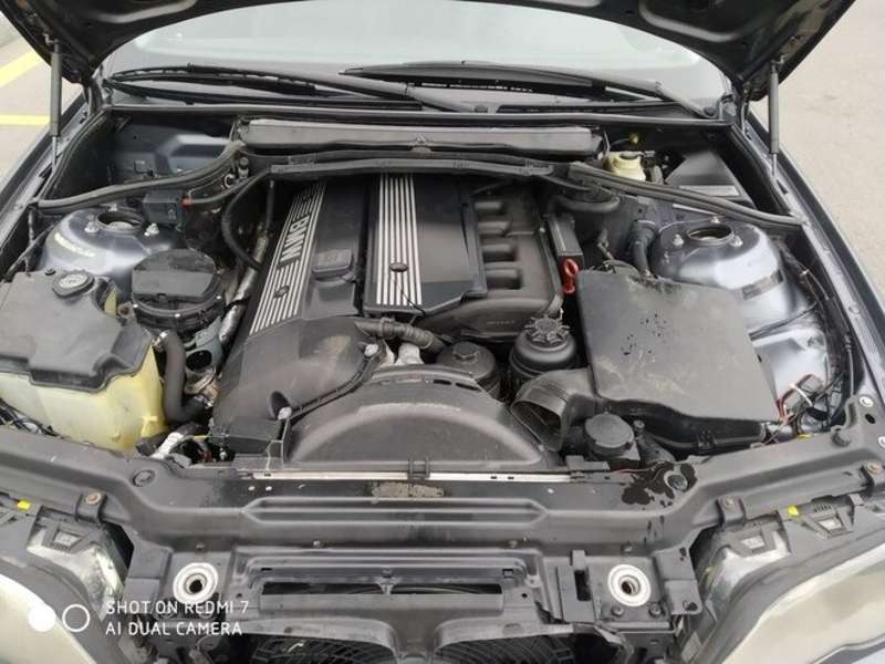 BMW 325, 2002 il, 2.5 L, 285 000 km