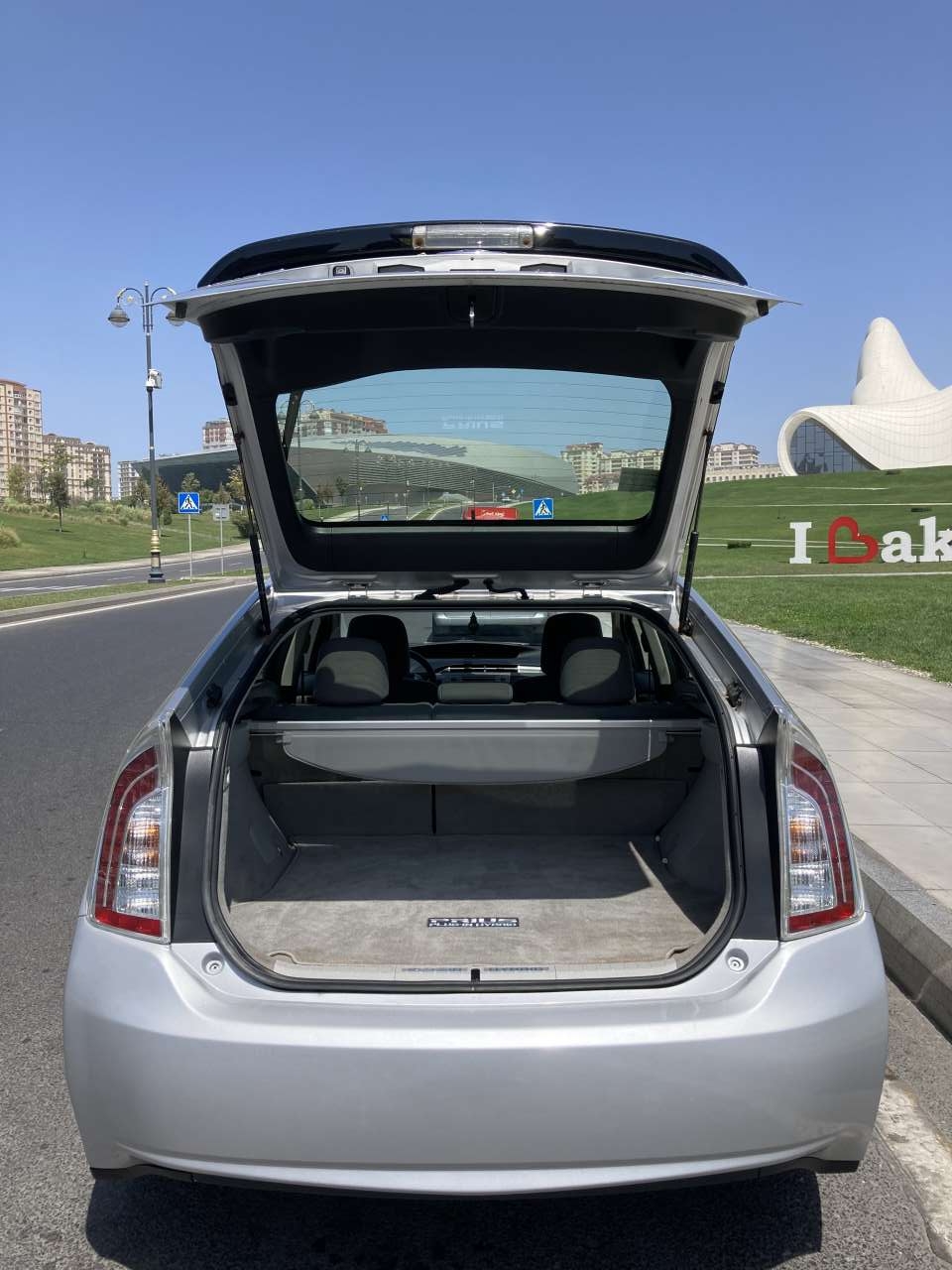 Toyota Prius, 2012 il, 1.8 L, 300 000 km