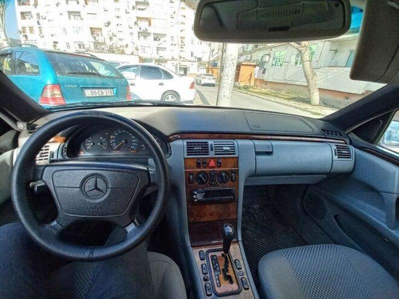 Mercedes E 280, 1999 il, 2.8 L, 271 511 km