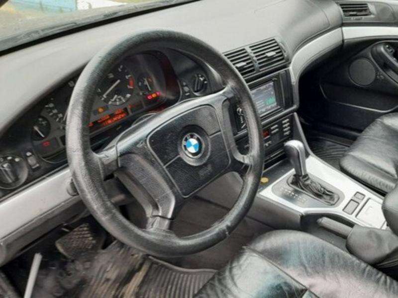 BMW 528, 1996 il, 2.8 L, 250 000 km