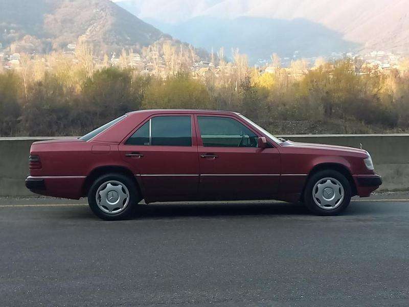 Mercedes E 250, 1992 il, 2.5 L, 500 000 km