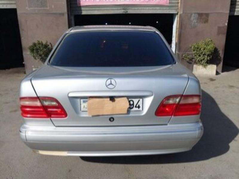 Mercedes E 240, 2000 il, 2.4 L, 298 000 km