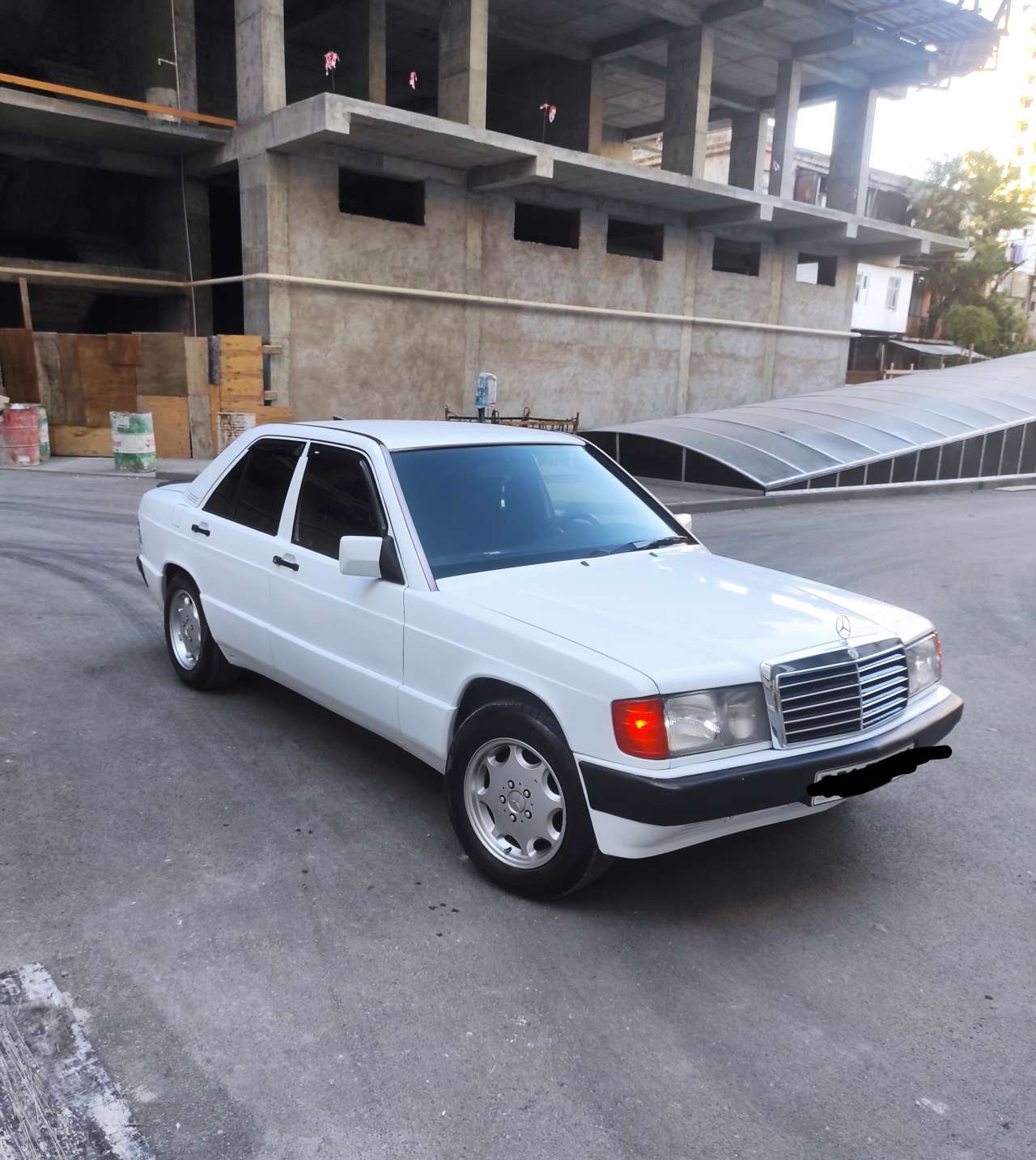 Mercedes 190, 1990 il, 2.0 L, 300 000 km