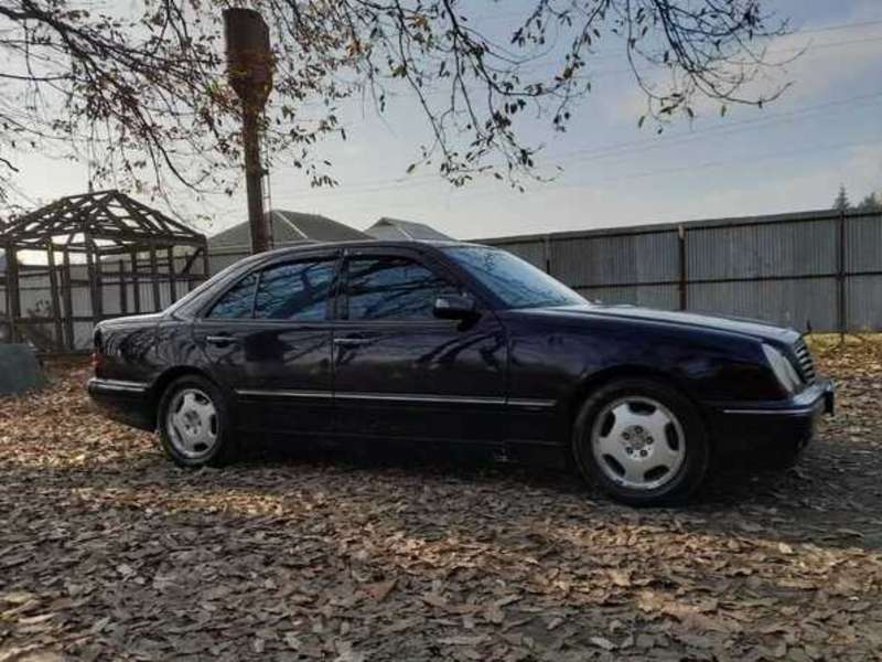 Mercedes E 240, 1999 il, 2.4 L, 306 886 km