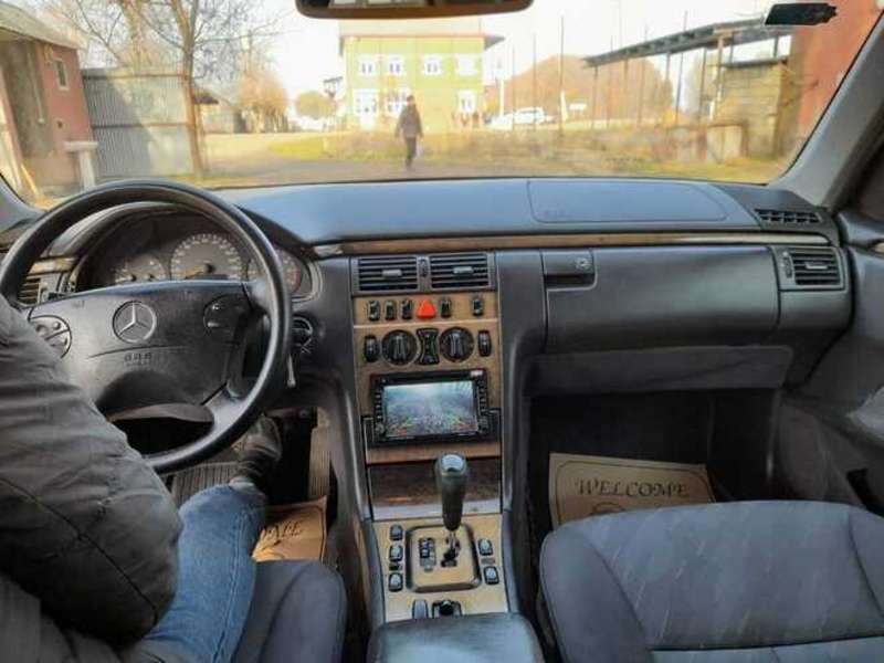 Mercedes E 240, 1999 il, 2.4 L, 306 886 km