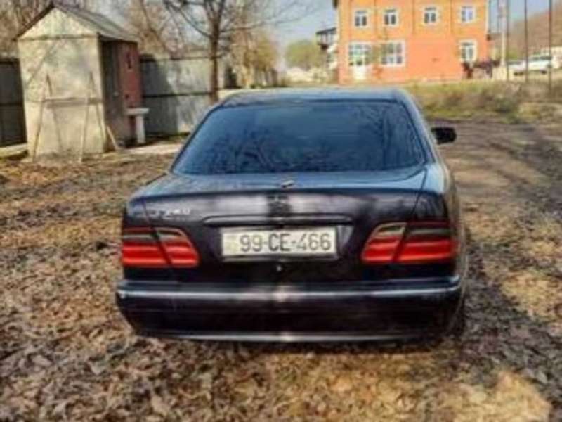 Mercedes E 240, 1999 il, 2.4 L, 306 886 km