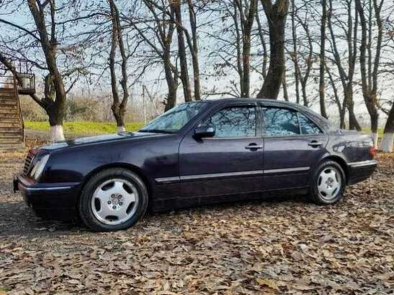 Mercedes E 240, 1999 il, 2.4 L, 306 886 km