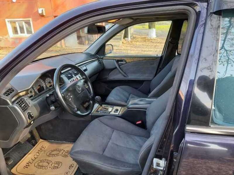 Mercedes E 240, 1999 il, 2.4 L, 306 886 km