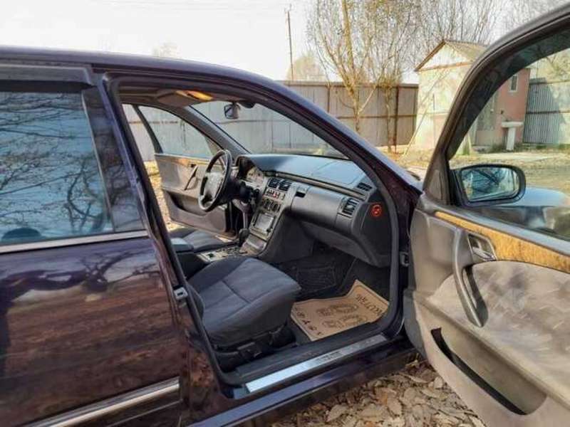 Mercedes E 240, 1999 il, 2.4 L, 306 886 km