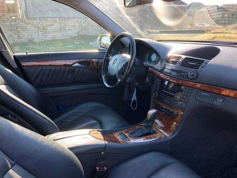 Mercedes E 260, 2003 il, 2.6 L, 270 000 km