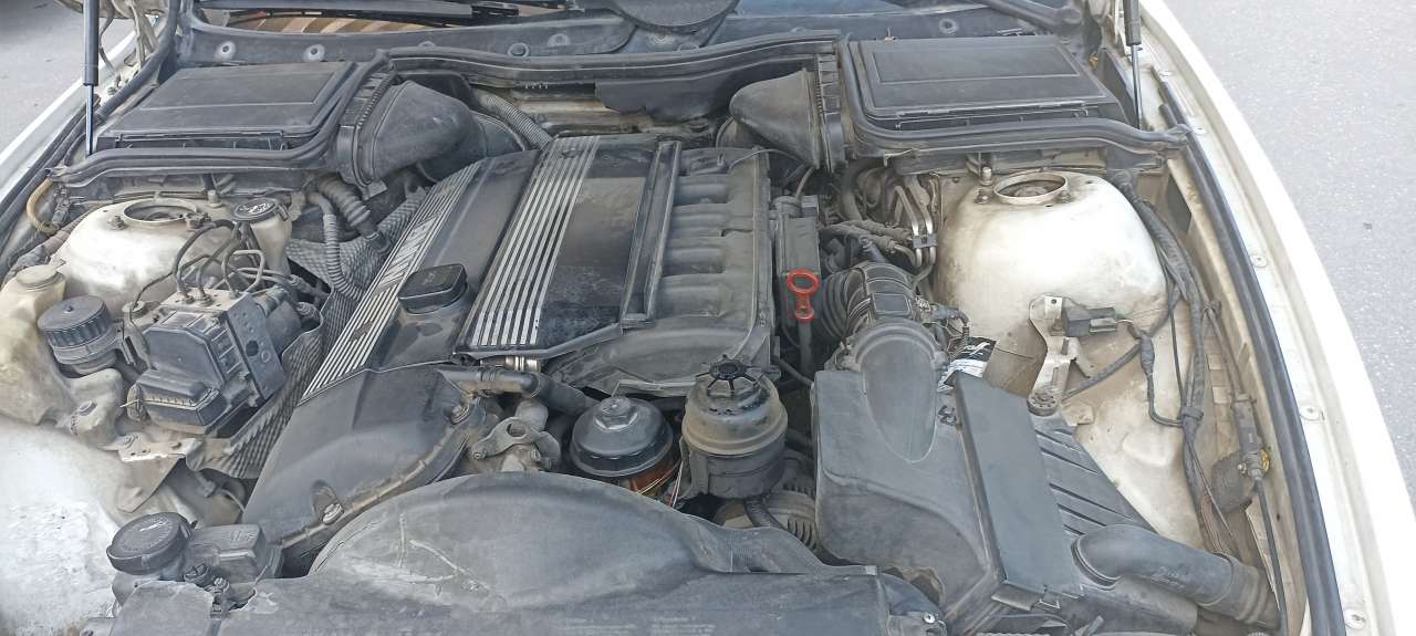 BMW 528, 1999 il, 2.8 L, 505 000 km