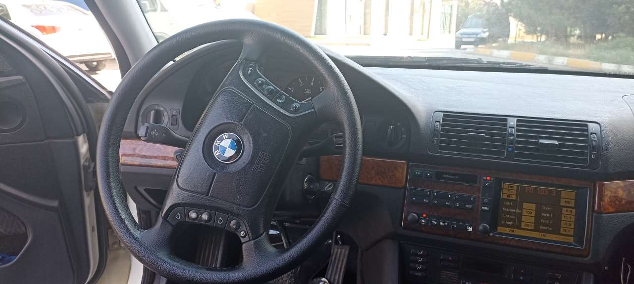 BMW 528, 1999 il, 2.8 L, 505 000 km