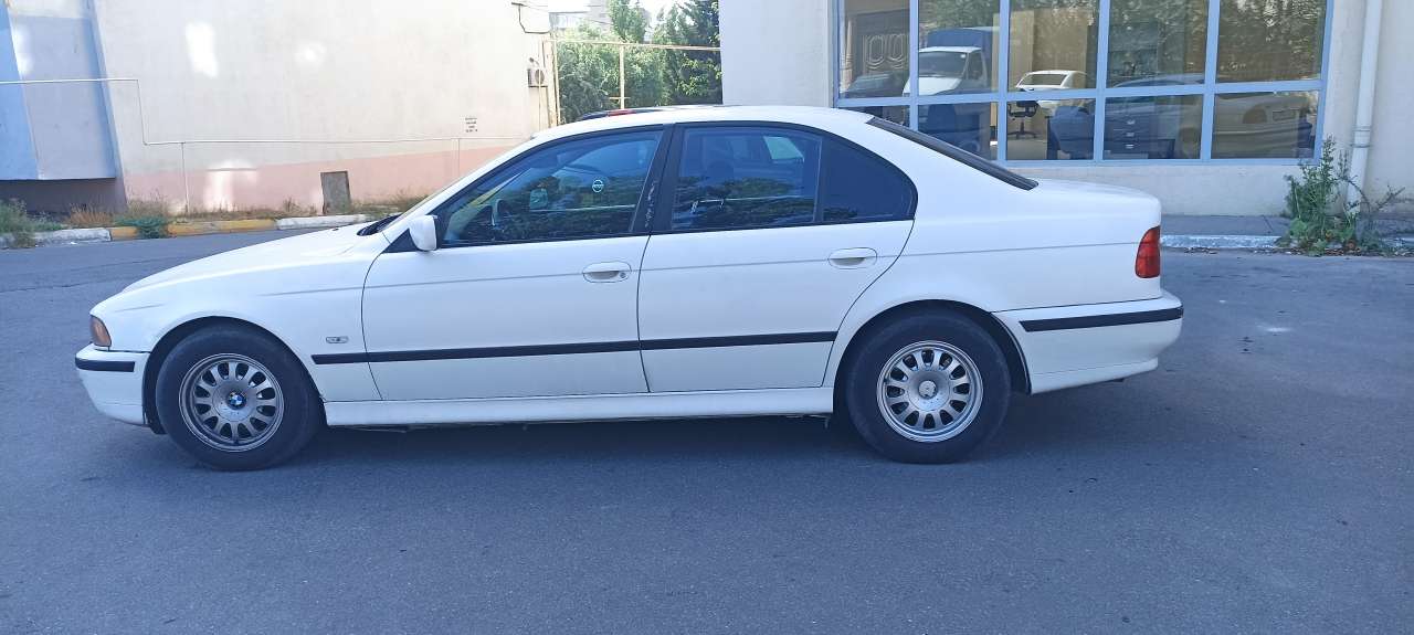 BMW 528, 1999 il, 2.8 L, 505 000 km