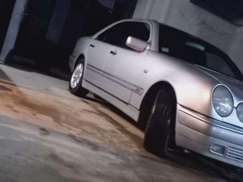 Mercedes E 220, 1997 il, 2.2 L, 560 000 km