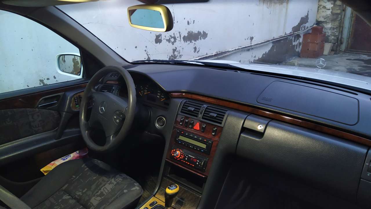 Mercedes E 240, 1999 il, 2.4 L, 227 000 km
