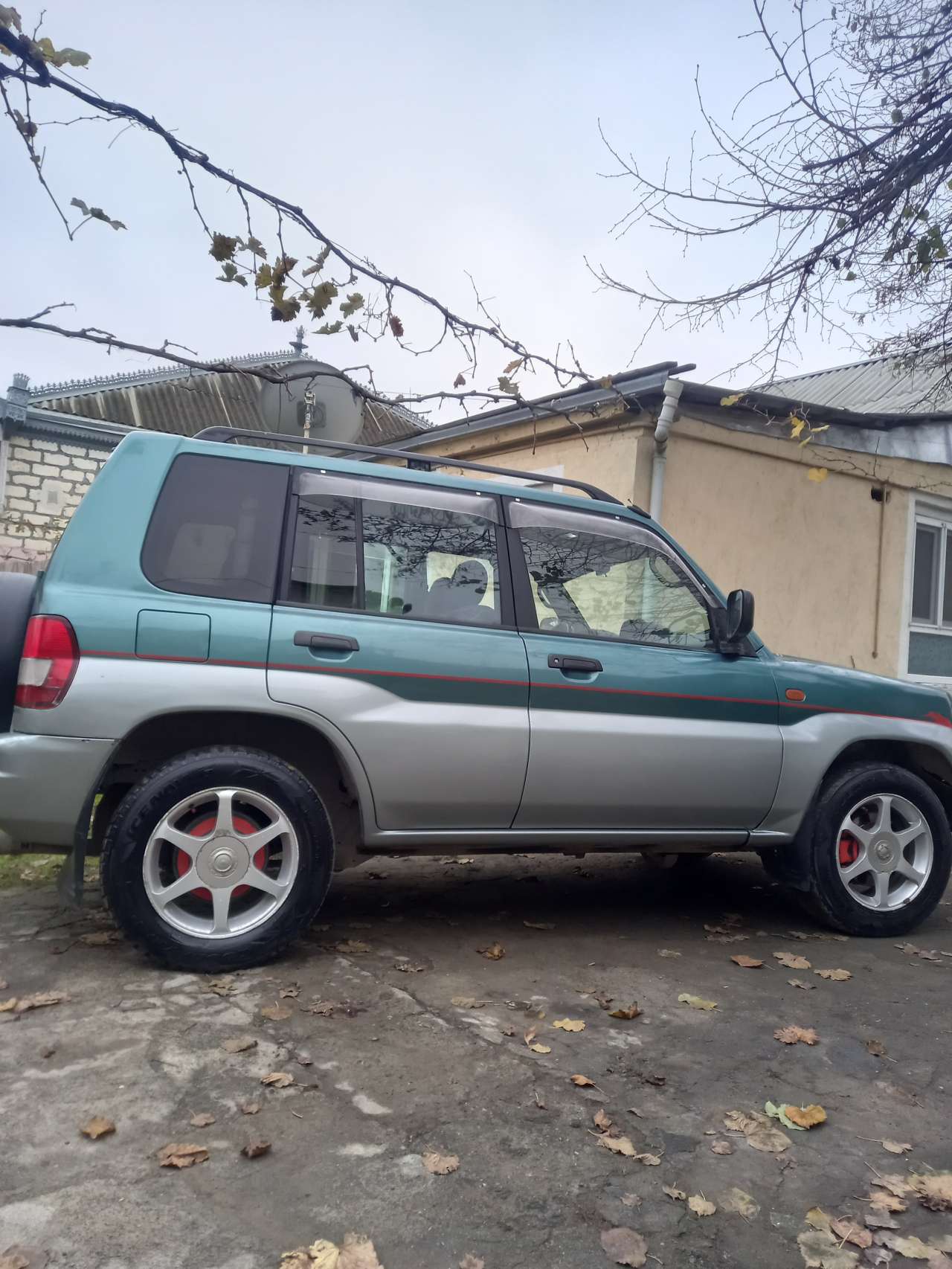 Mitsubishi Pajero iO, 1998 il, 1.8 L, 300 000 km
