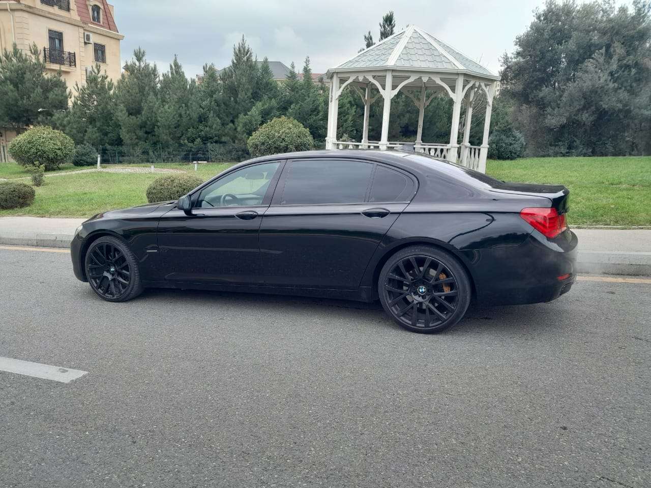 BMW 740, 2011 il, 3.0 L, 142 500 km