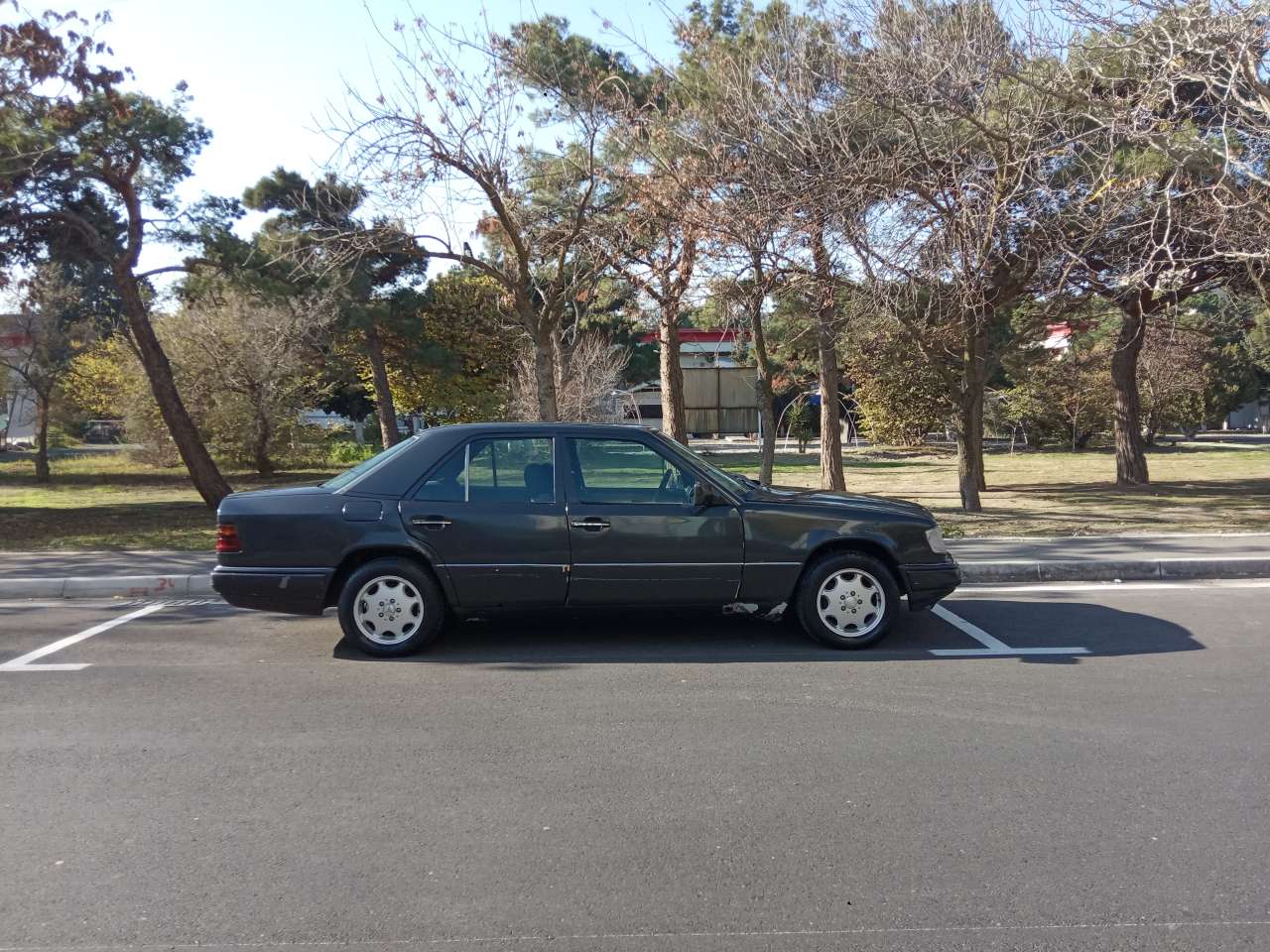 Mercedes E 200, 1995 il, 2.0 L, 235 000 km