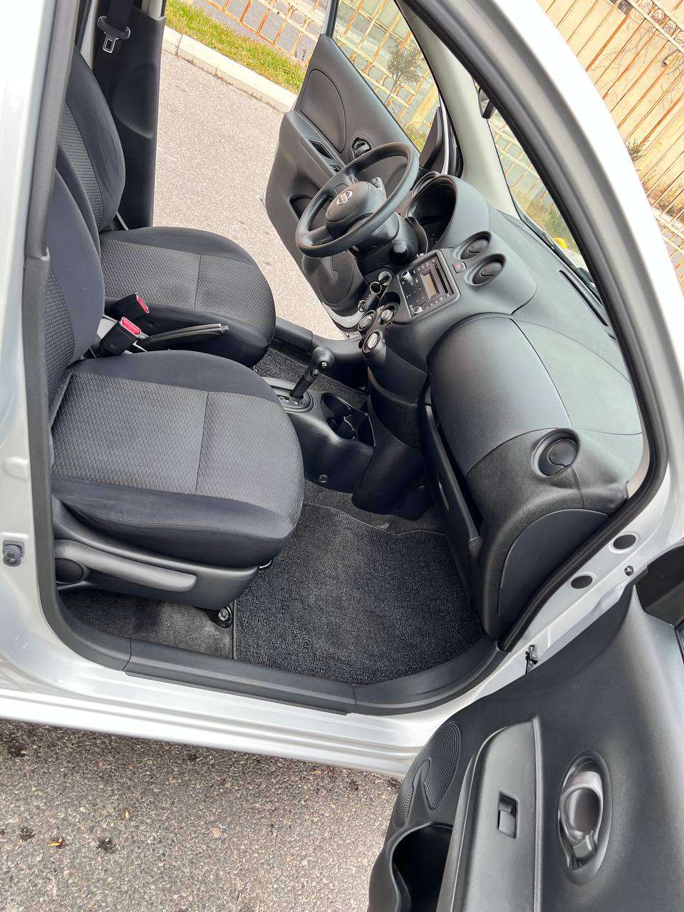 Nissan March, 2012 il, 1.2 L, 240 000 km