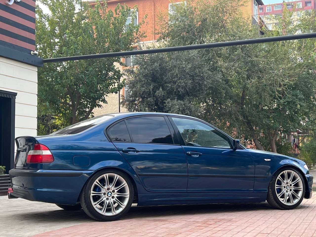 BMW 318, 2001 il, 2.0 L, 250 000 km