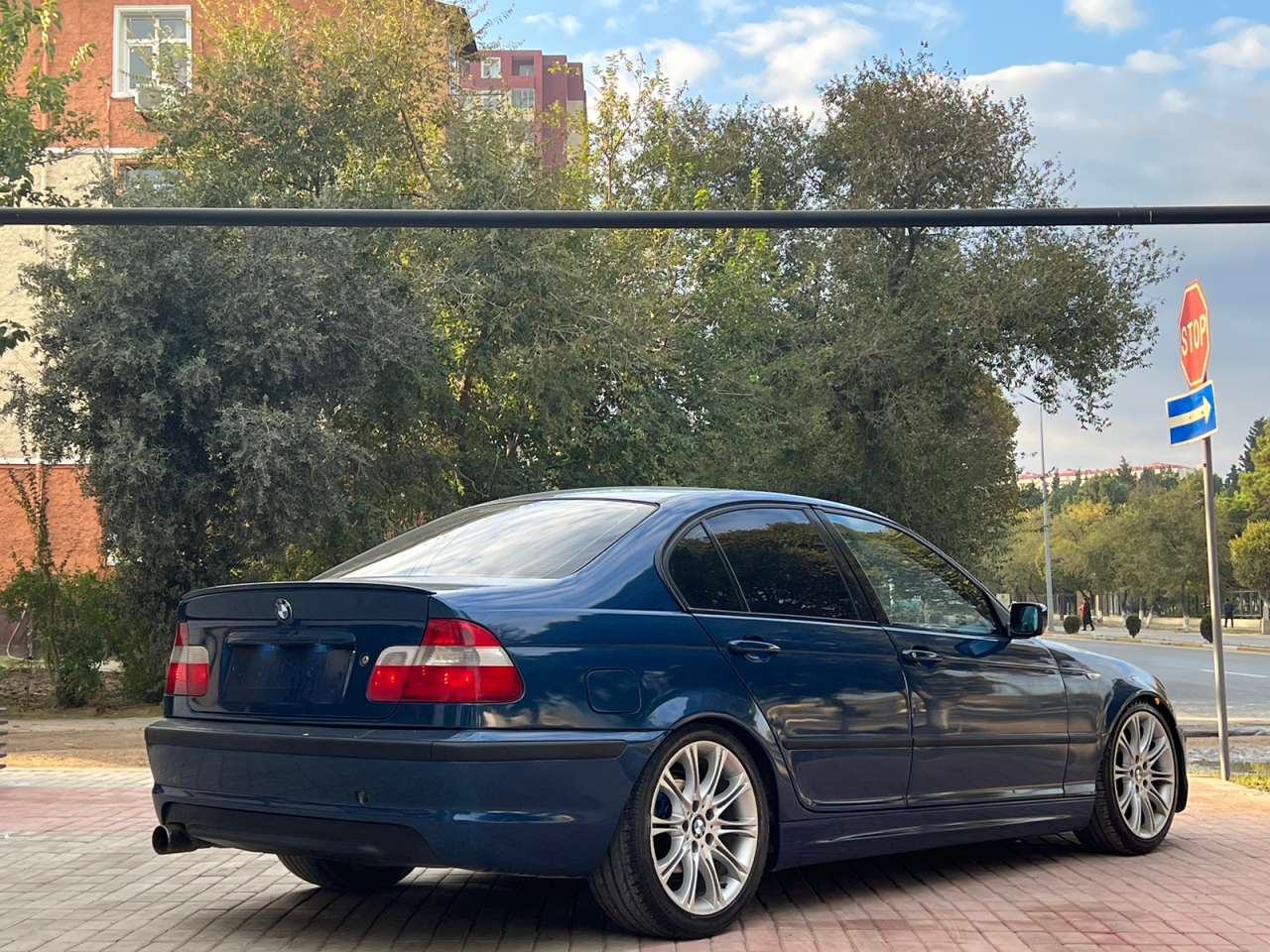 BMW 318, 2001 il, 2.0 L, 250 000 km